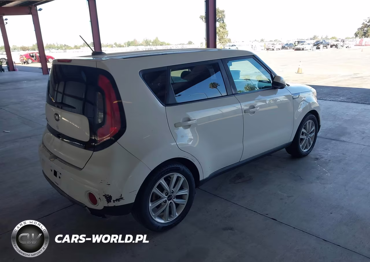 2018 Kia Soul + VIN:KNDJP3A56J7529666 - 4