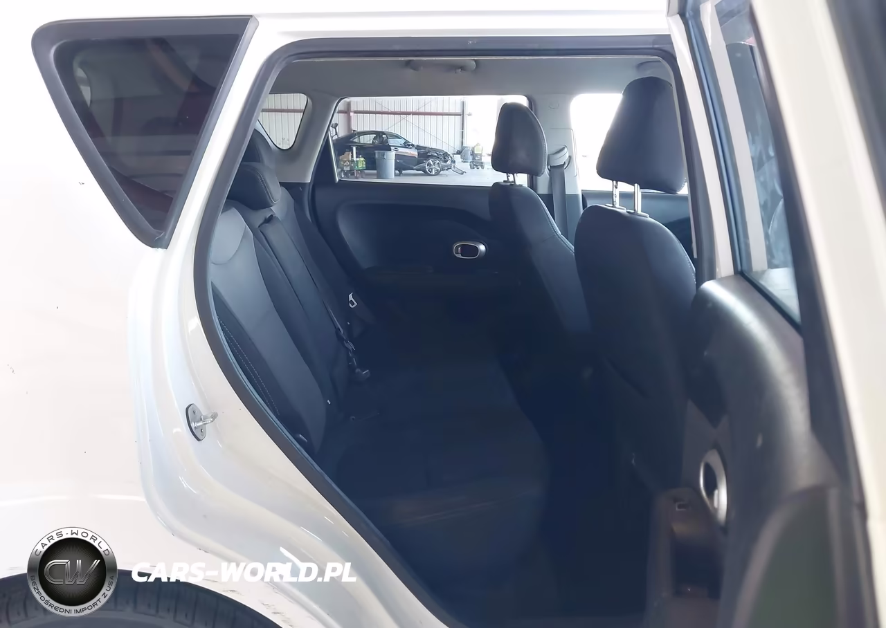 2018 Kia Soul + VIN:KNDJP3A56J7529666 - 8