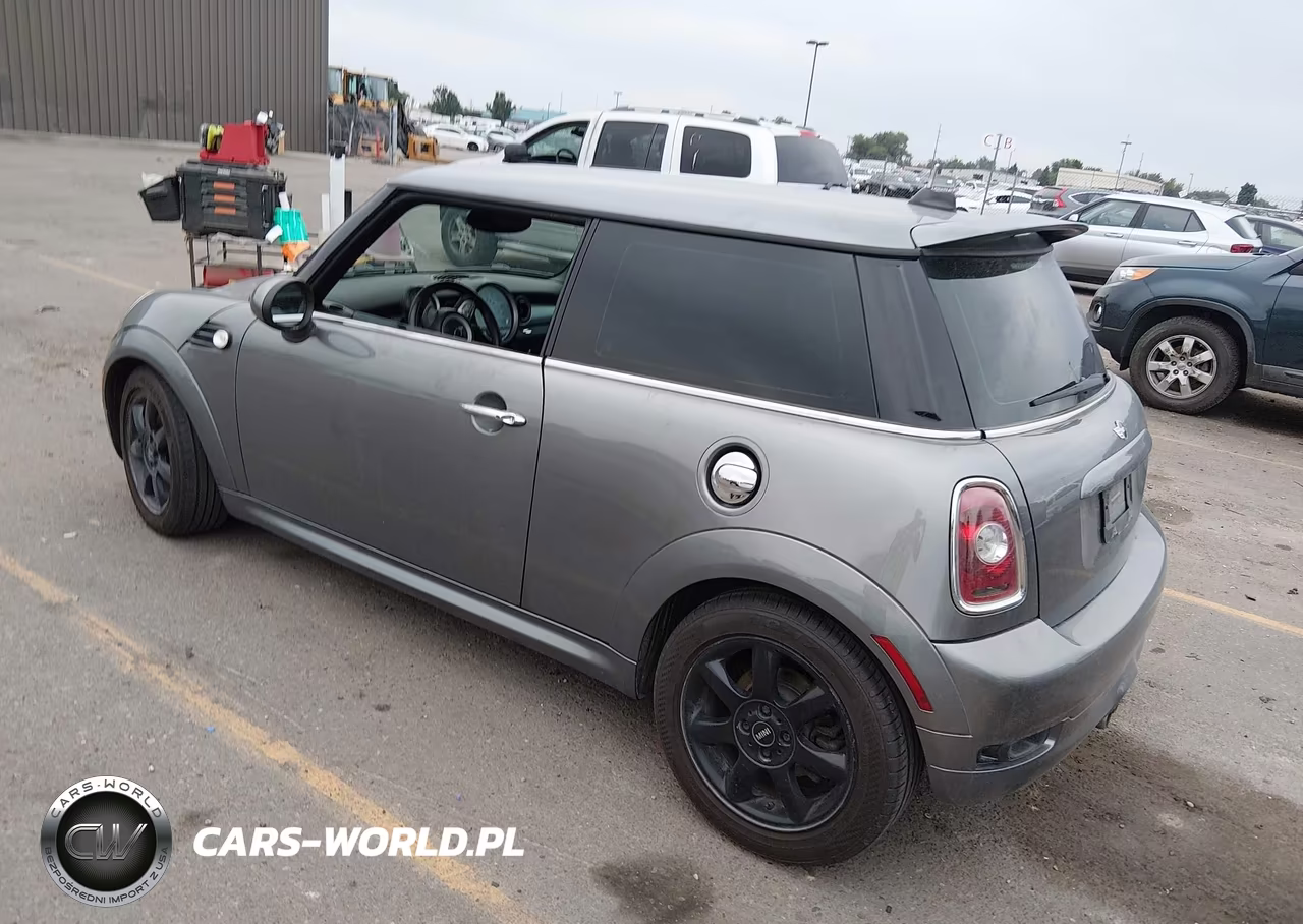2009 Mini Cooper S VIN:WMWMF735X9TX40521 - 3