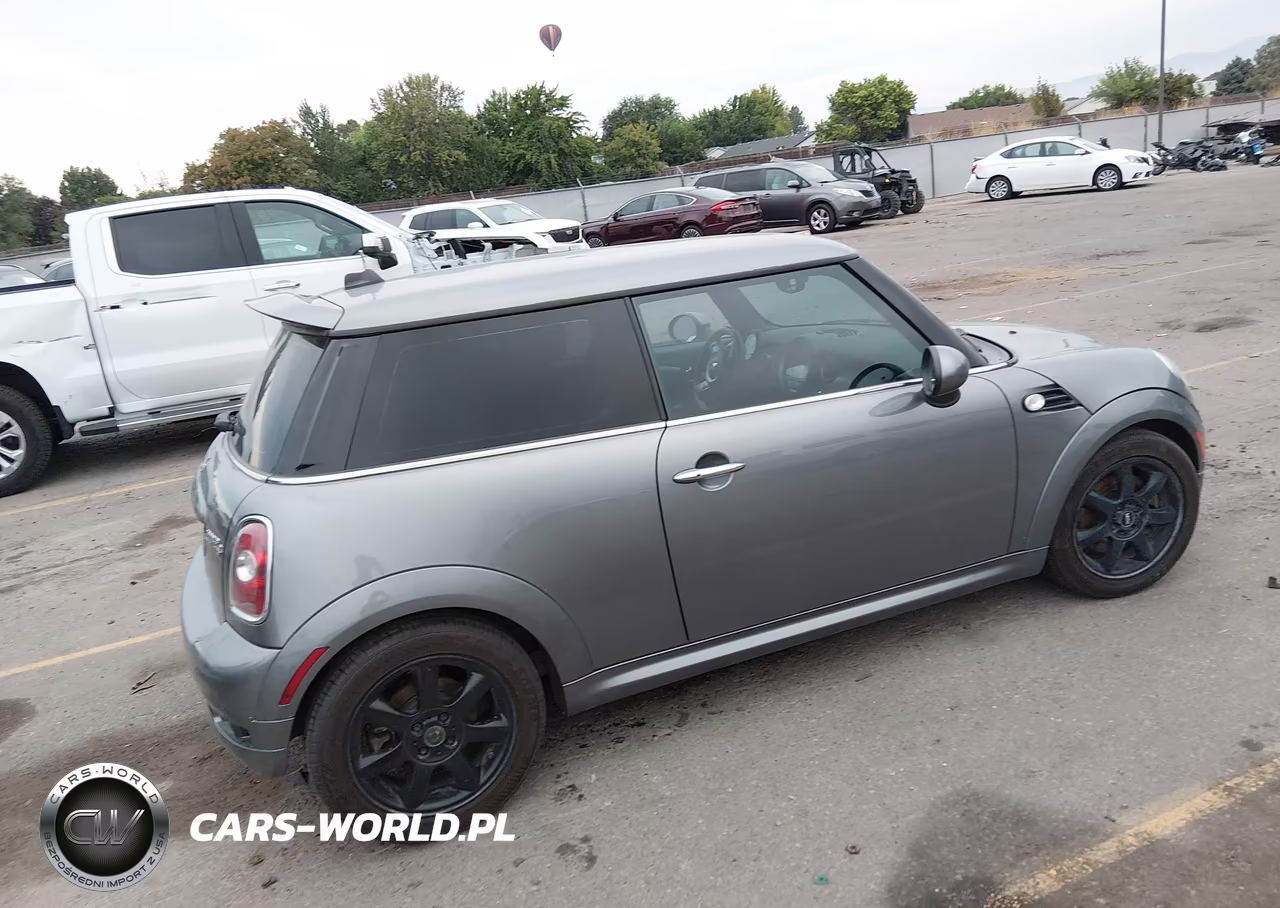2009 Mini Cooper S VIN:WMWMF735X9TX40521 - 4