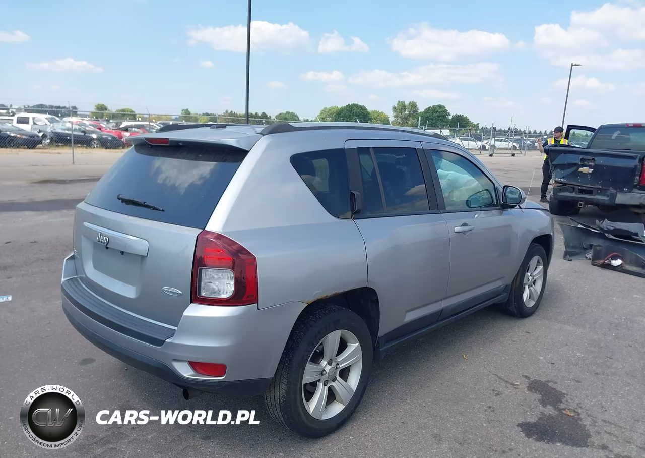 2016 Jeep Compass Latitude VIN:1C4NJDEB1GD781859 - 4