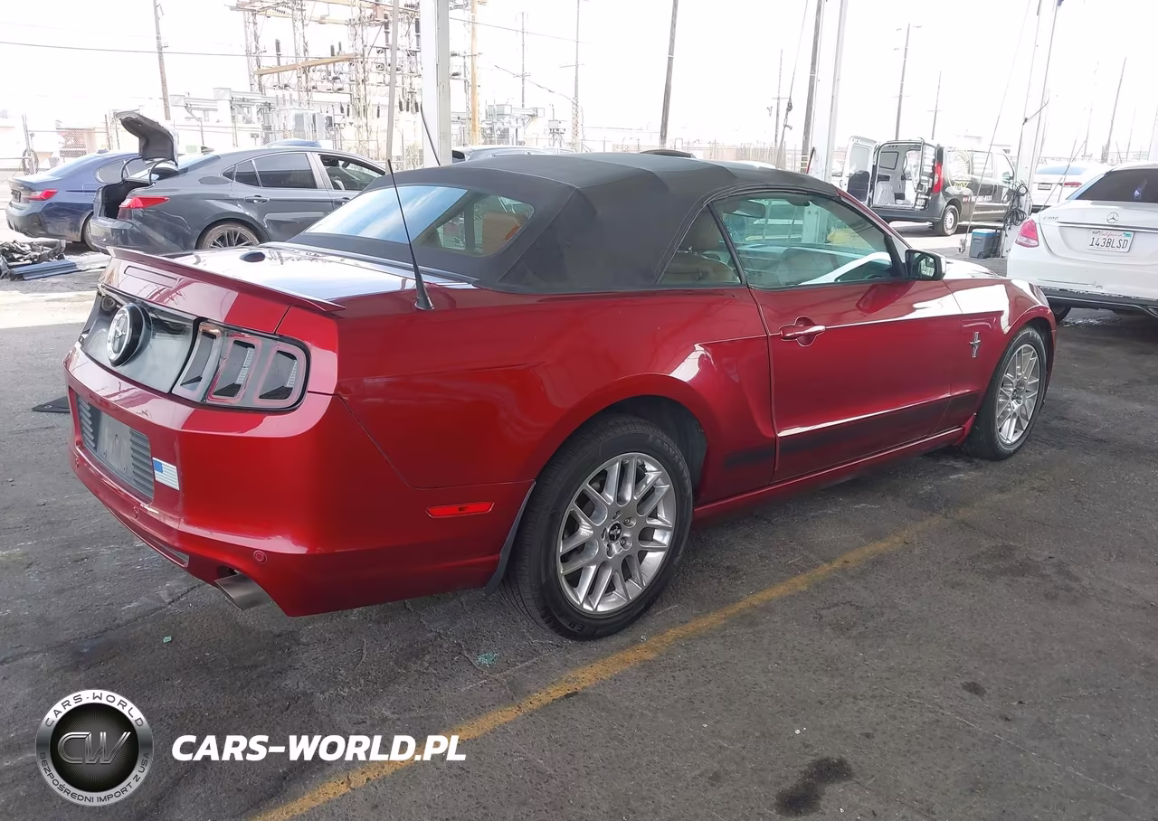 2014 Ford Mustang V6 Premium VIN:1ZVBP8EM6E5266290 - 4