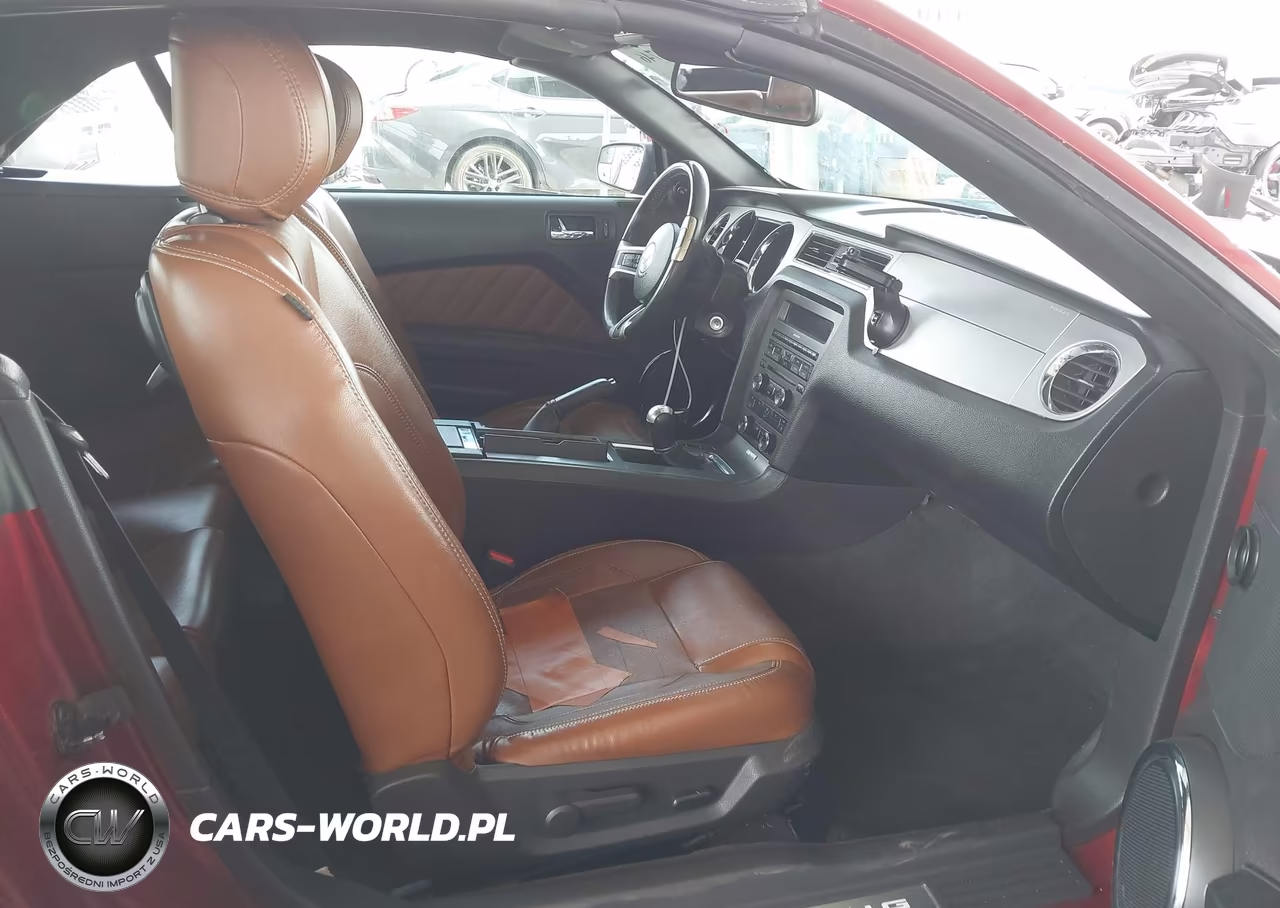 2014 Ford Mustang V6 Premium VIN:1ZVBP8EM6E5266290 - 5