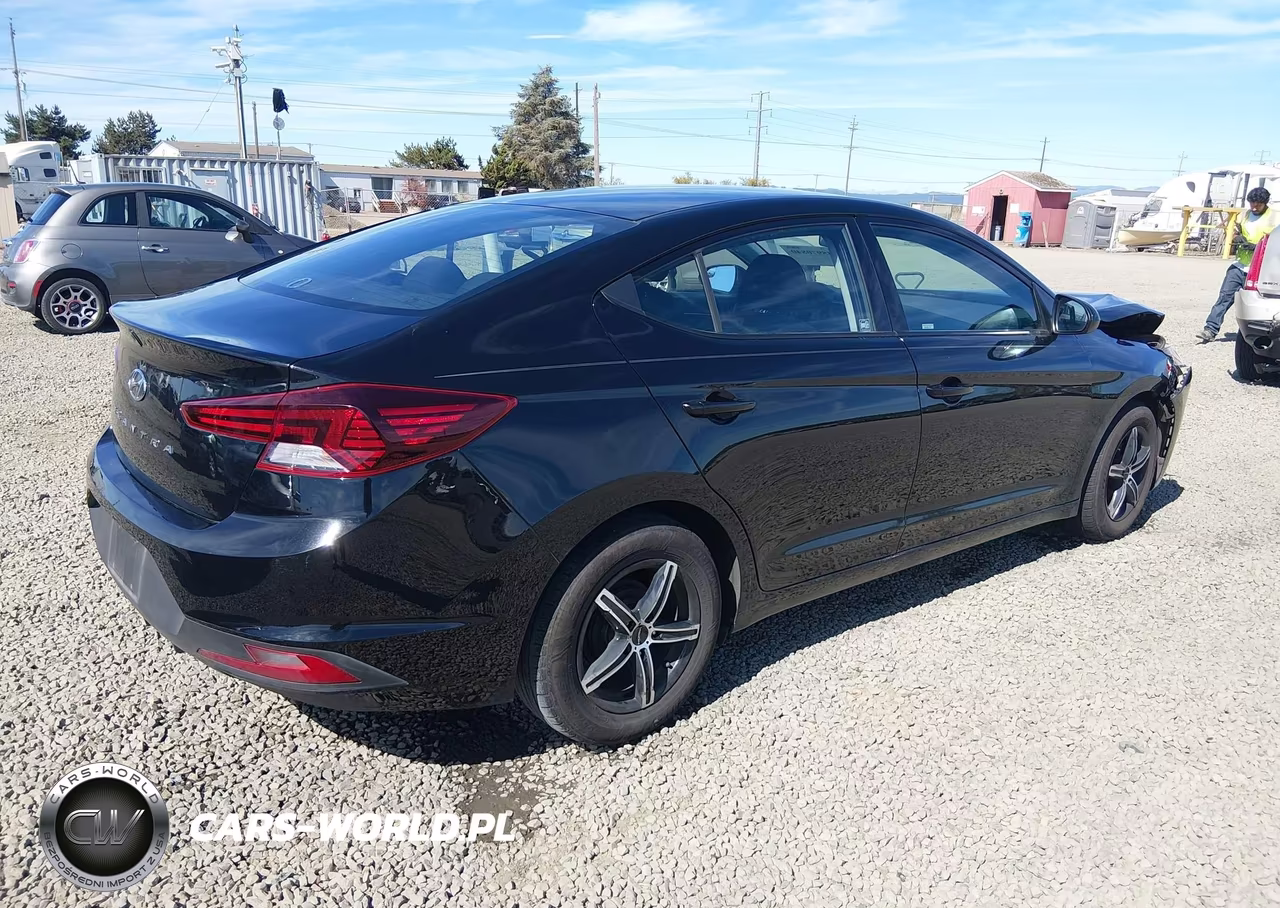 2019 Hyundai Elantra Se VIN:5NPD74LF2KH450257 - 4