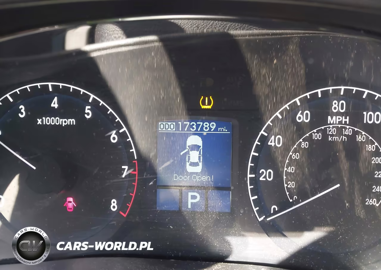 2011 Hyundai Genesis 3.8 VIN:KMHGC4DE6BU130956 - 7