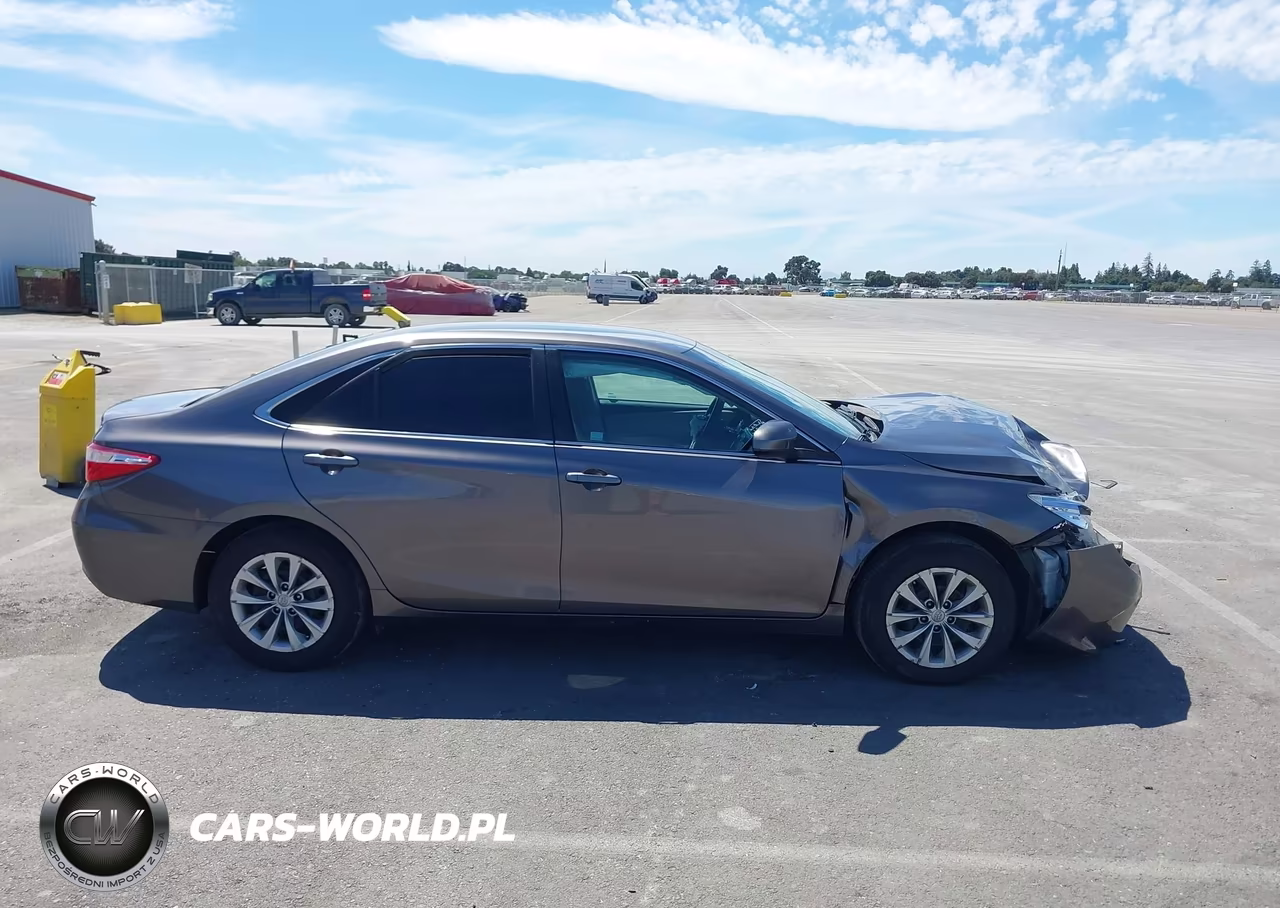 2017 Toyota Camry Le VIN:4T1BF1FK3HU670230 - 14
