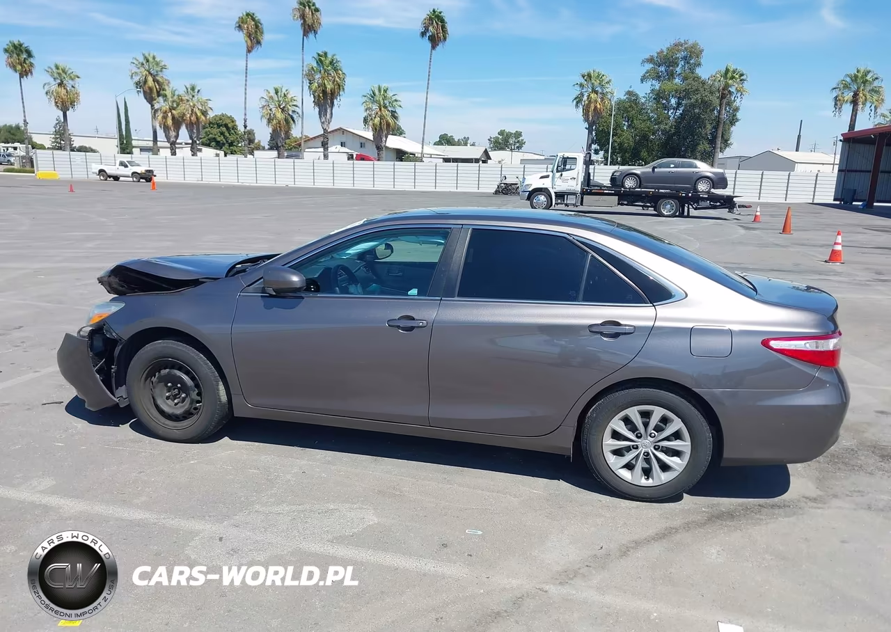 2017 Toyota Camry Le VIN:4T1BF1FK3HU670230 - 15