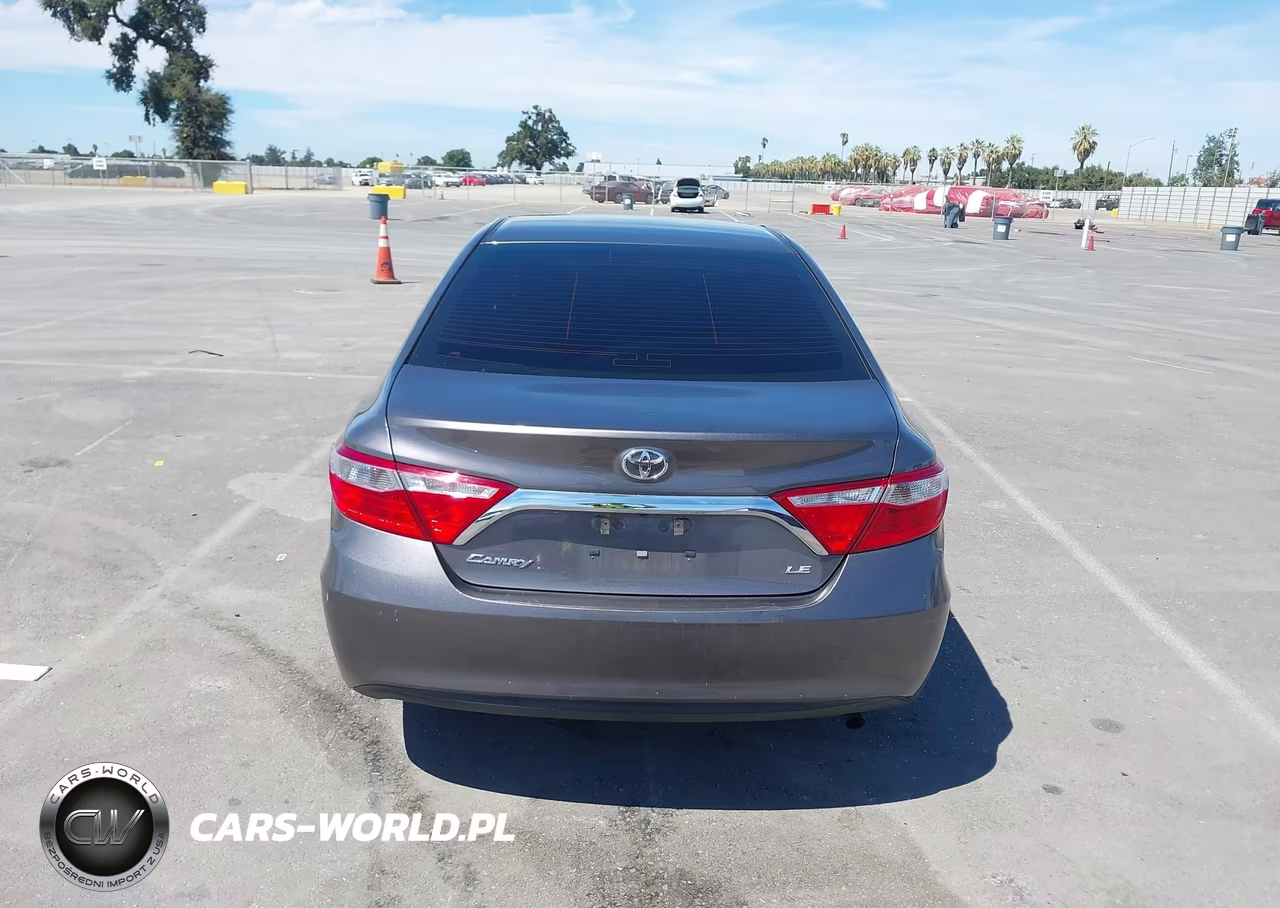 2017 Toyota Camry Le VIN:4T1BF1FK3HU670230 - 17