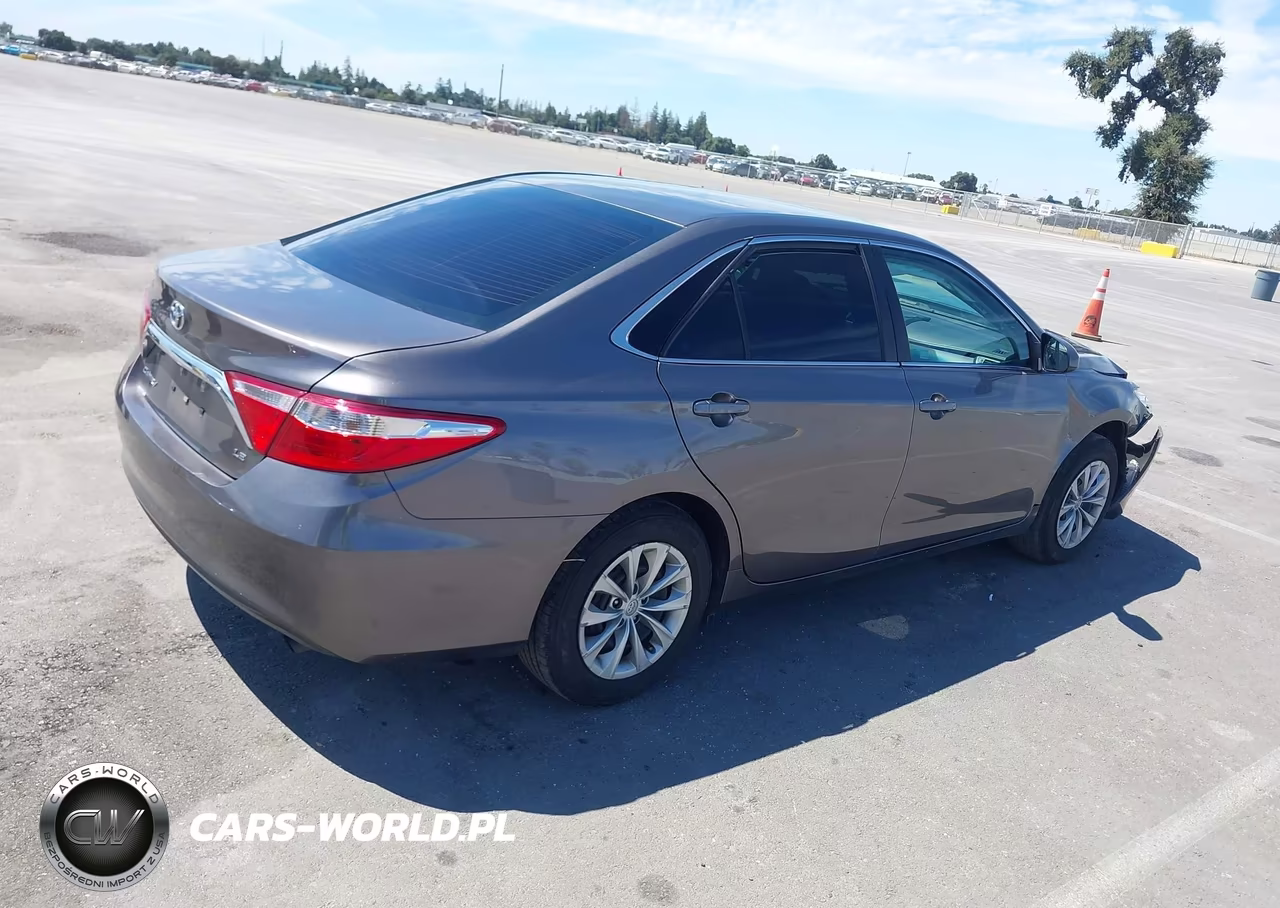 2017 Toyota Camry Le VIN:4T1BF1FK3HU670230 - 4