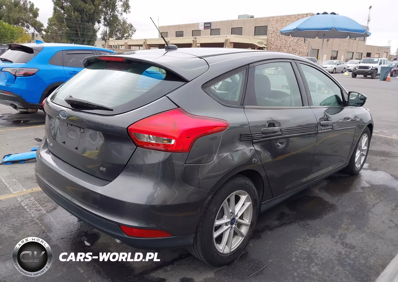 2017 Ford Focus Se VIN:1FADP3K26HL206534 - 4