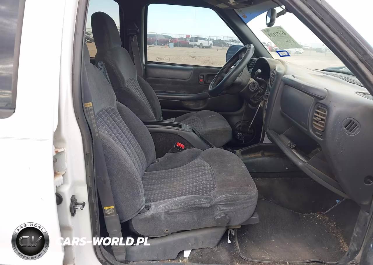 1999 Chevrolet Blazer Ls VIN:1GNCS13W8X2151297 - 5