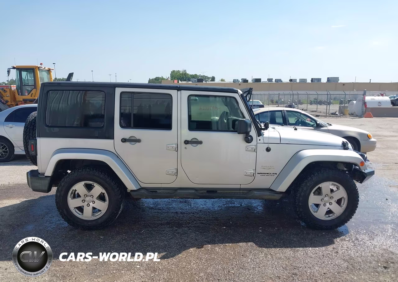 2007 Jeep Wrangler Unlimited Sahara VIN:1J4GA591X7L154920 - 13