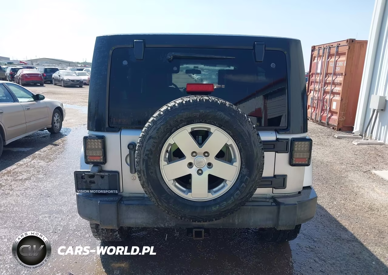 2007 Jeep Wrangler Unlimited Sahara VIN:1J4GA591X7L154920 - 16