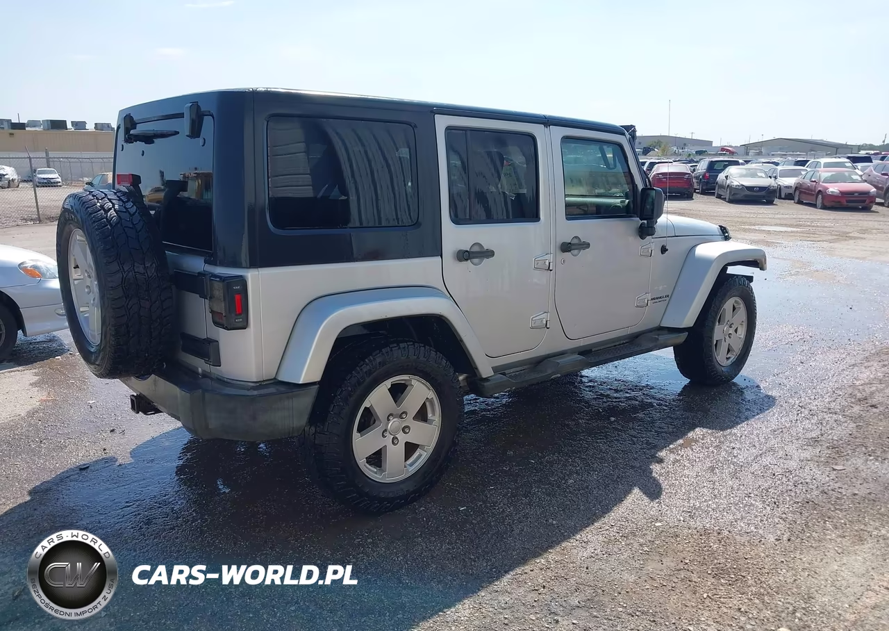 2007 Jeep Wrangler Unlimited Sahara VIN:1J4GA591X7L154920 - 4