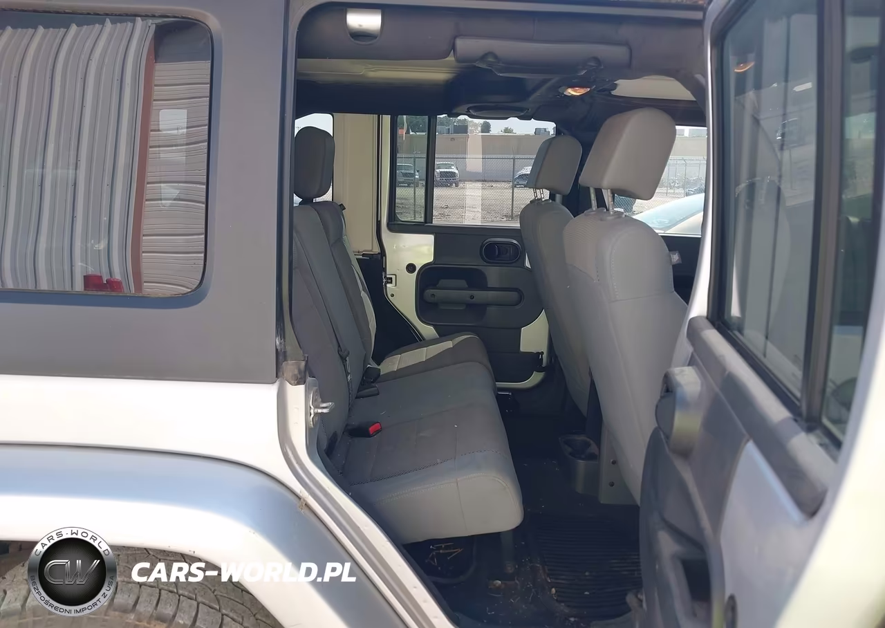 2007 Jeep Wrangler Unlimited Sahara VIN:1J4GA591X7L154920 - 8