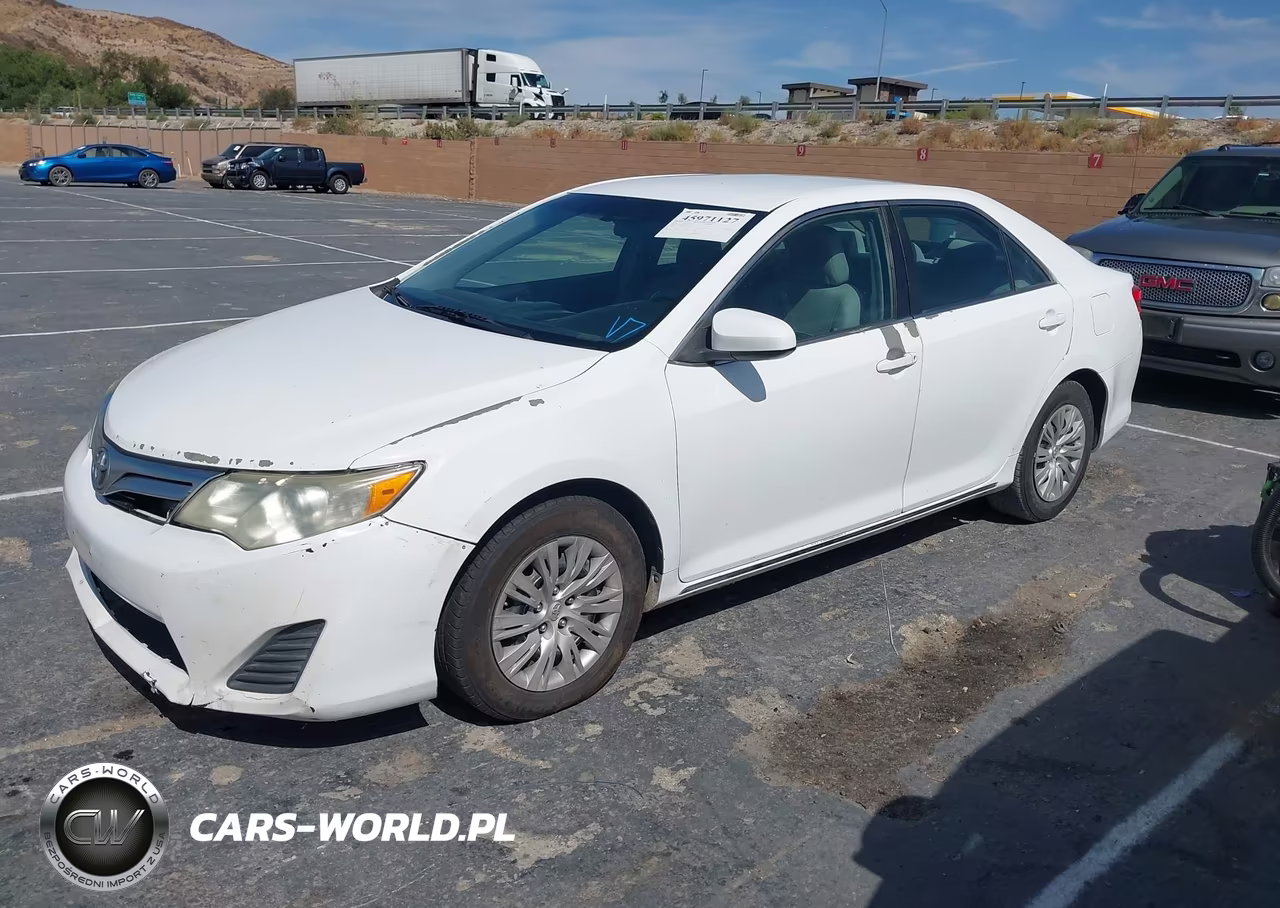 2014 Toyota Camry Le VIN:4T4BF1FKXER439763 - 14
