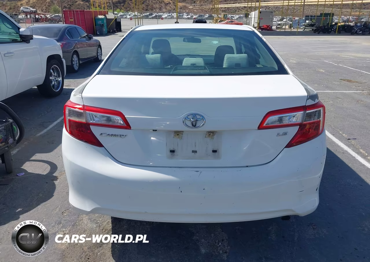 2014 Toyota Camry Le VIN:4T4BF1FKXER439763 - 16