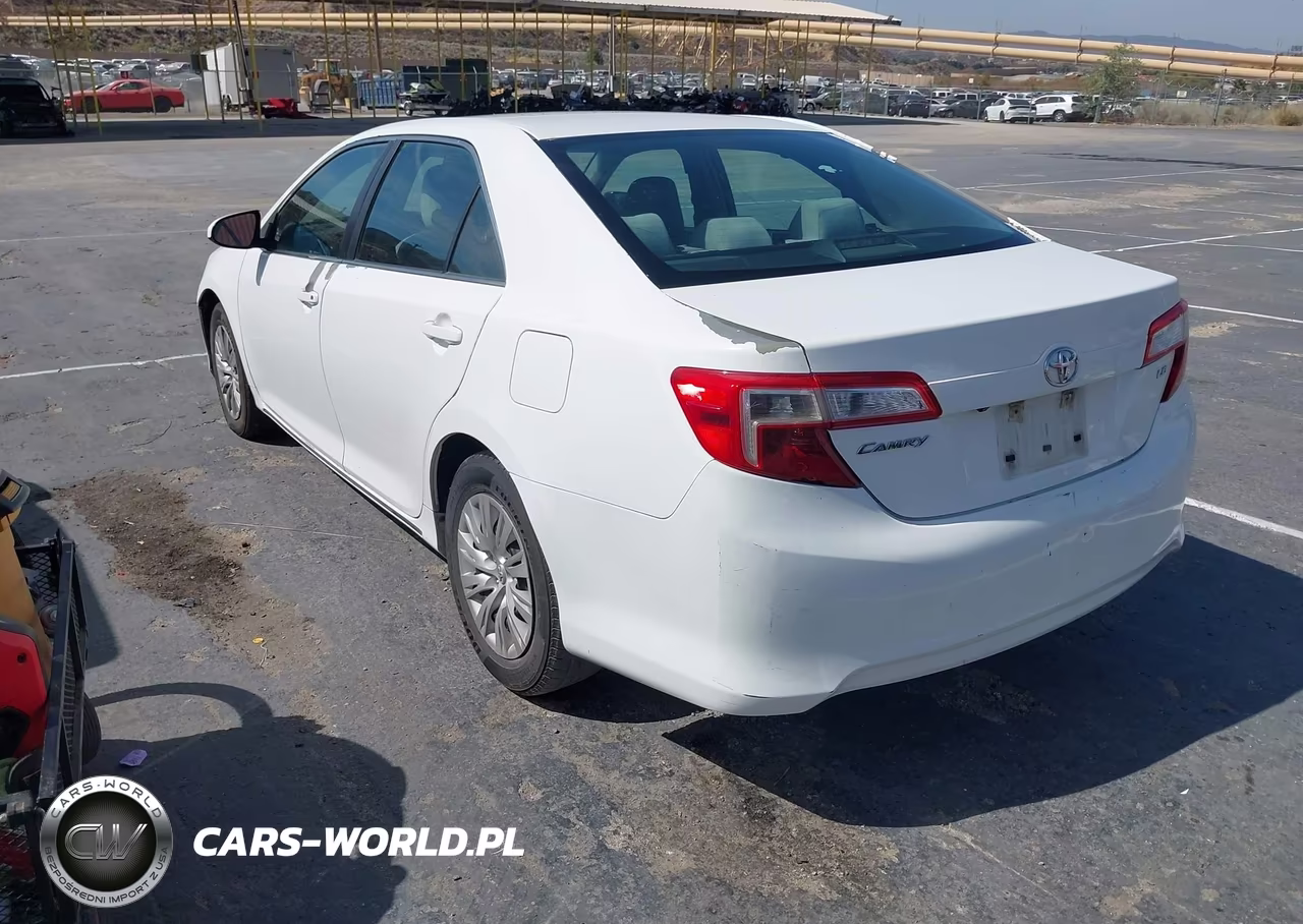2014 Toyota Camry Le VIN:4T4BF1FKXER439763 - 3