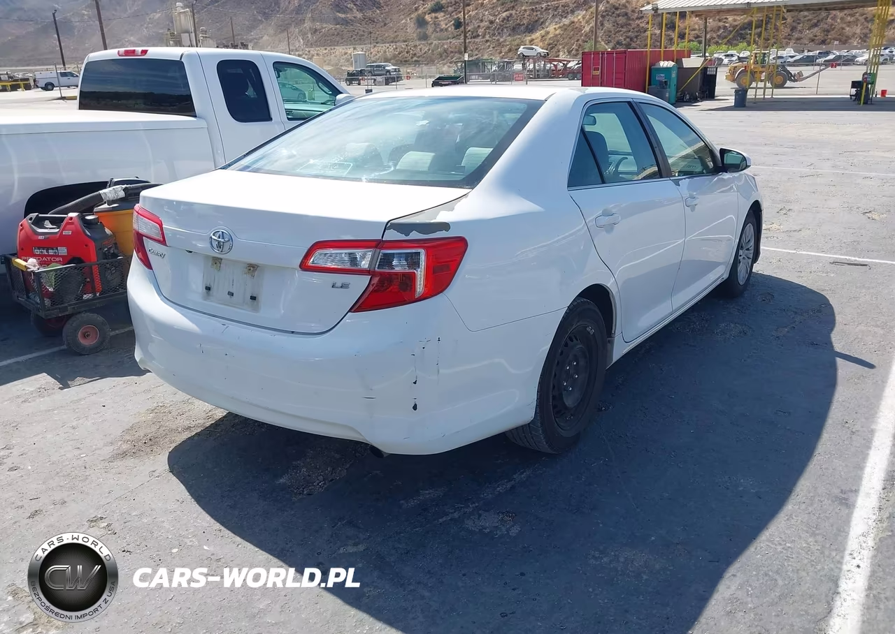 2014 Toyota Camry Le VIN:4T4BF1FKXER439763 - 4
