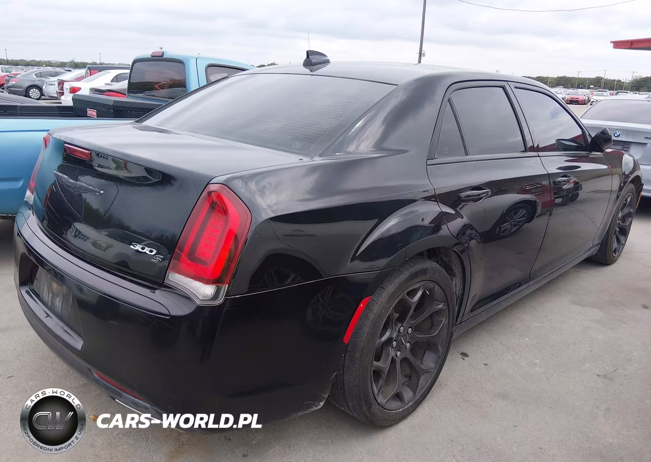 2016 Chrysler 300 300S VIN:2C3CCABG7GH358145 - 4