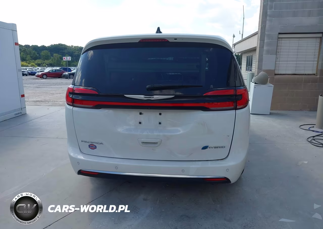 2024 Chrysler Pacifica Hybrid Select VIN:2C4RC1S78RR198277 - 16