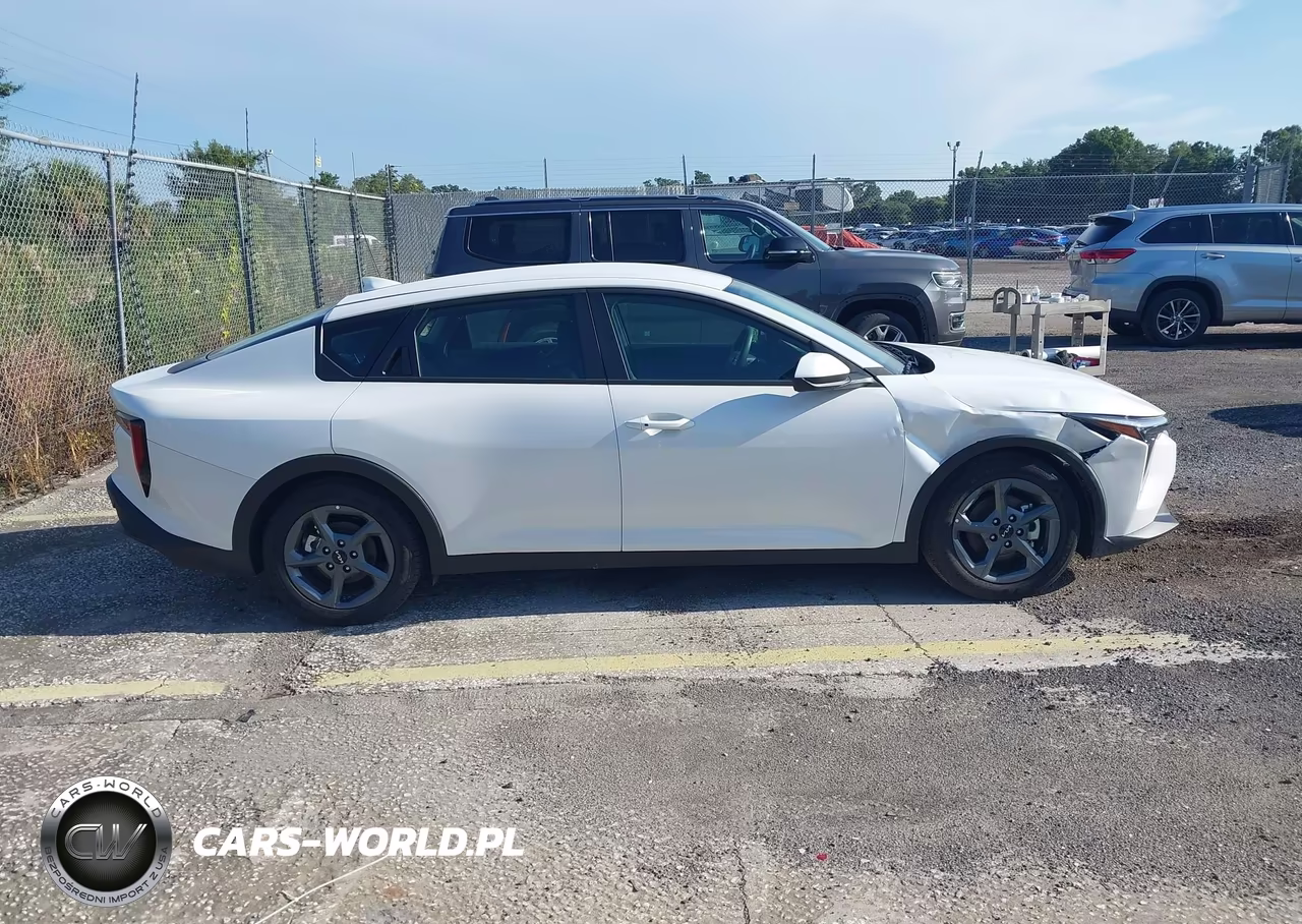 2025 Kia K4 Lxs VIN:3KPFT4DE0SE157679 - 13