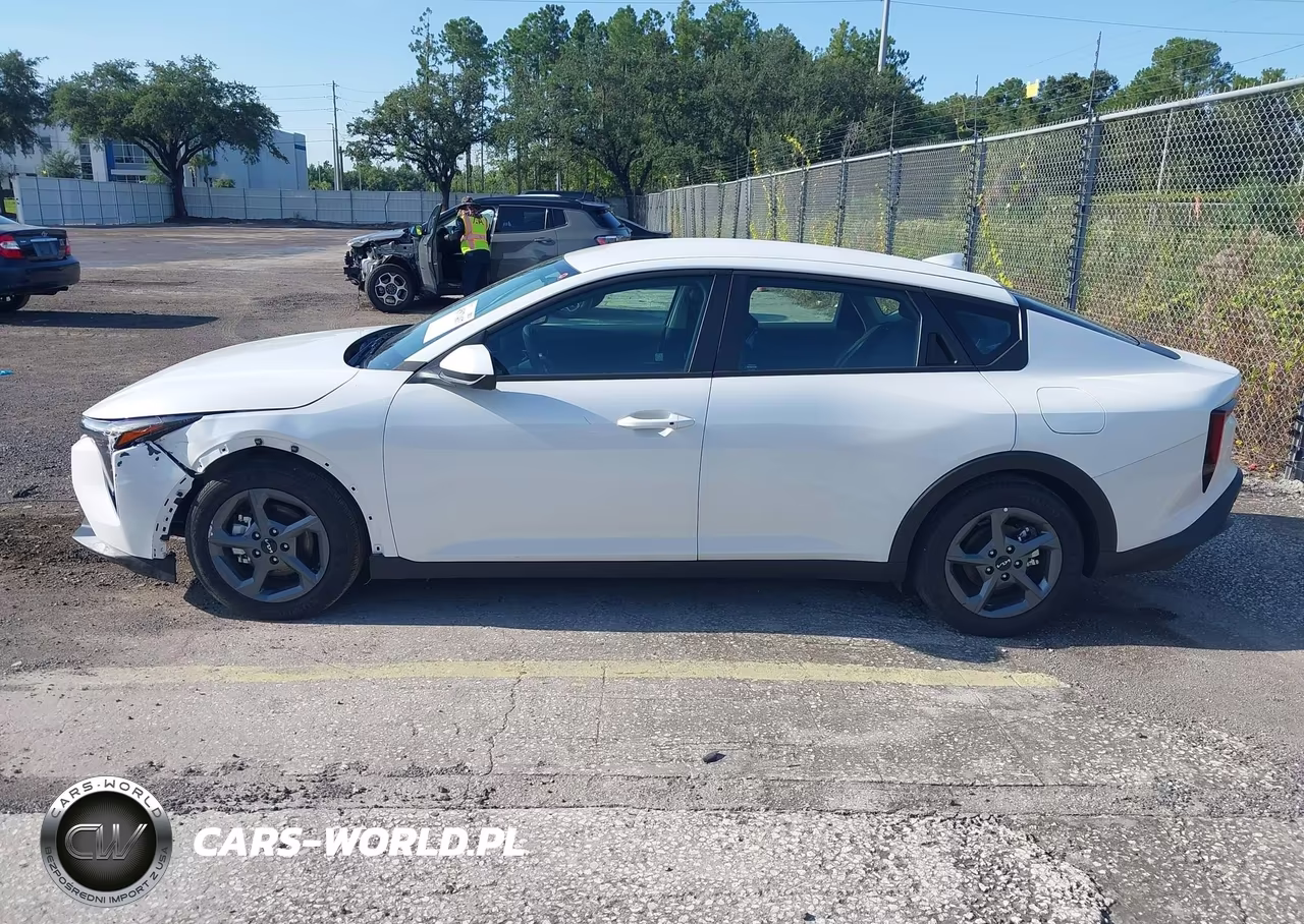 2025 Kia K4 Lxs VIN:3KPFT4DE0SE157679 - 14