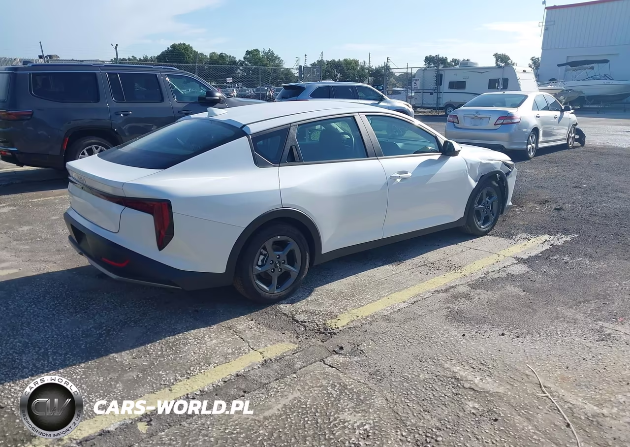 2025 Kia K4 Lxs VIN:3KPFT4DE0SE157679 - 4