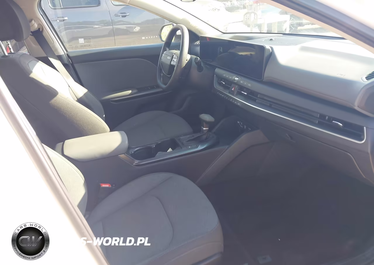 2025 Kia K4 Lxs VIN:3KPFT4DE0SE157679 - 5