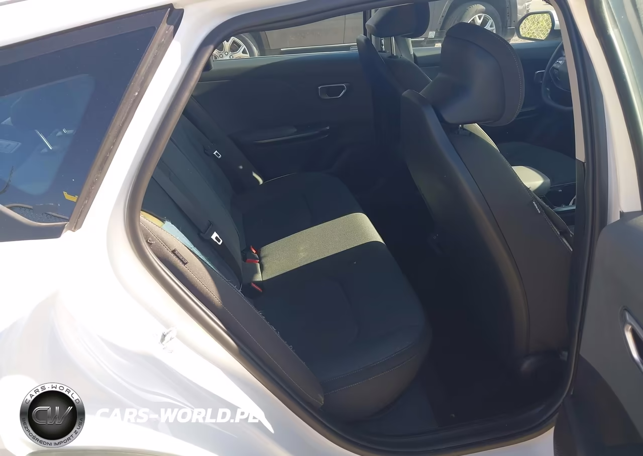 2025 Kia K4 Lxs VIN:3KPFT4DE0SE157679 - 8