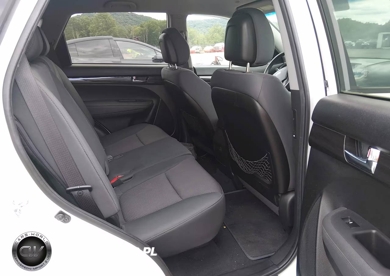 2011 Kia Sorento Lx VIN:5XYKT3A14BG184798 - 8