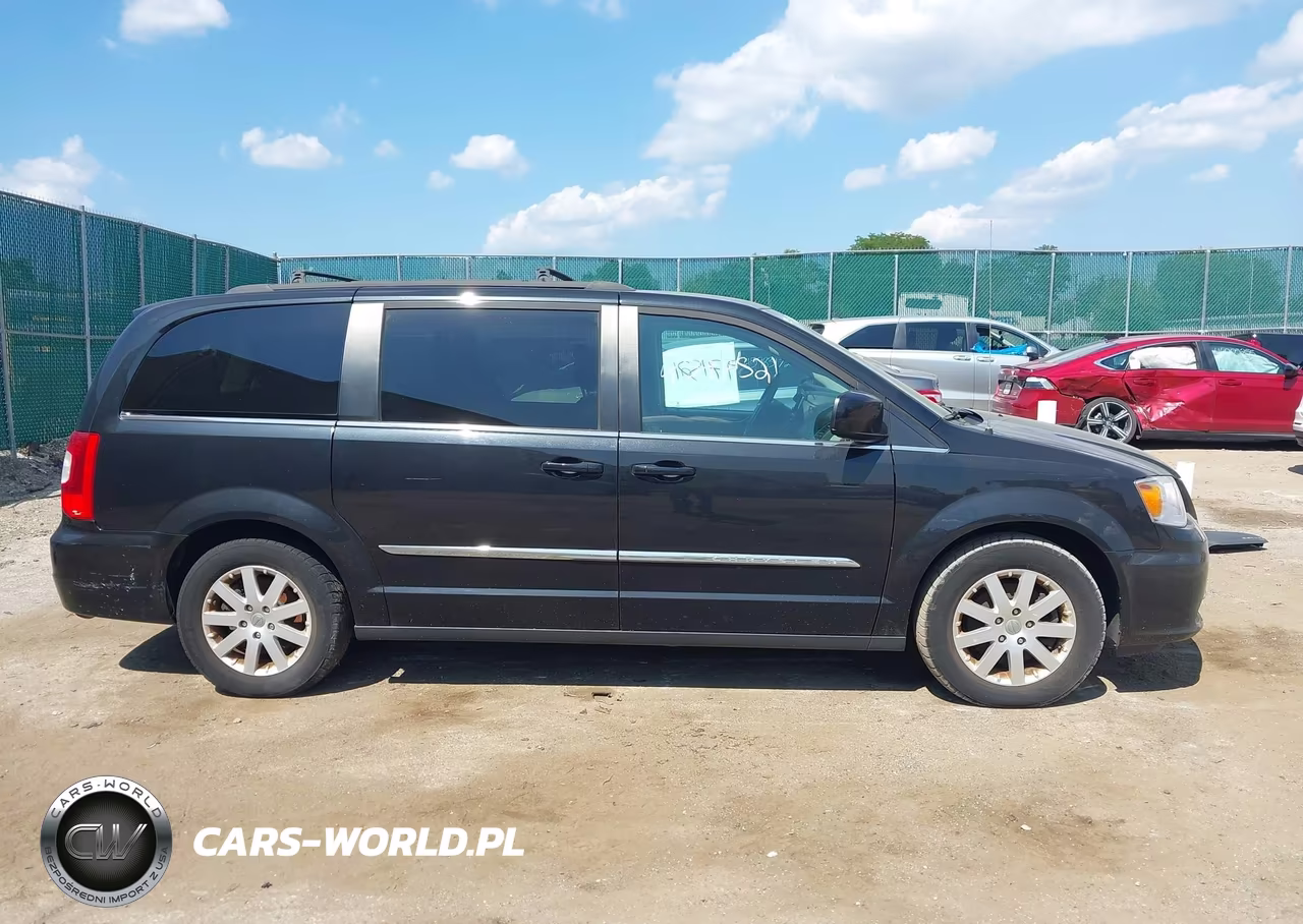 2016 Chrysler Town & Country Touring VIN:2C4RC1BG3GR289728 - 13