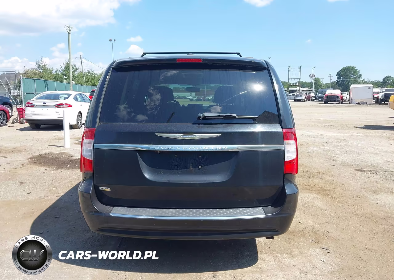 2016 Chrysler Town & Country Touring VIN:2C4RC1BG3GR289728 - 16