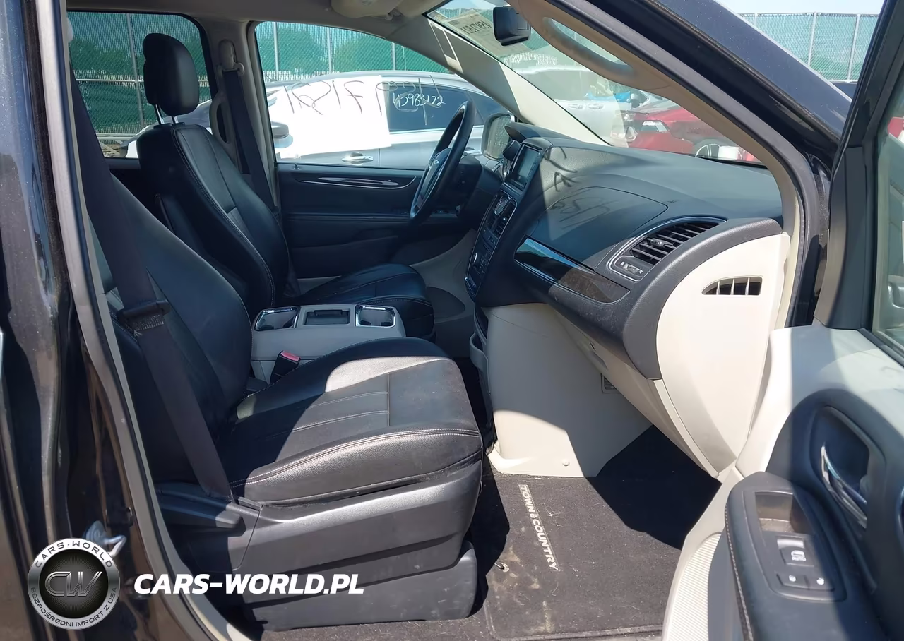 2016 Chrysler Town & Country Touring VIN:2C4RC1BG3GR289728 - 5
