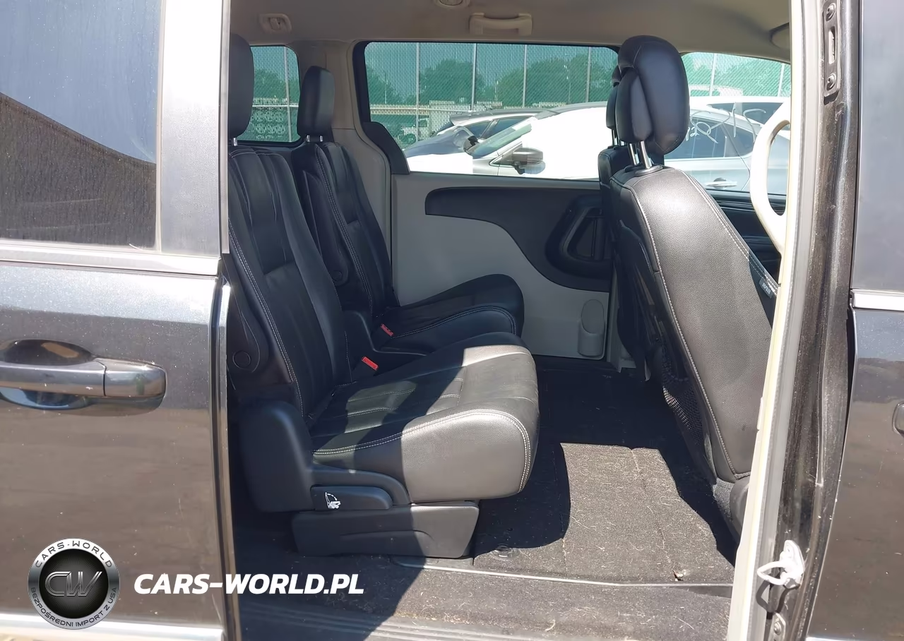 2016 Chrysler Town & Country Touring VIN:2C4RC1BG3GR289728 - 8