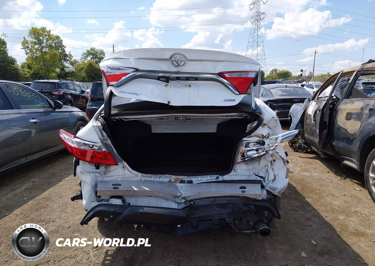 2015 Toyota Camry Xse VIN:4T1BF1FK9FU051984 - 17
