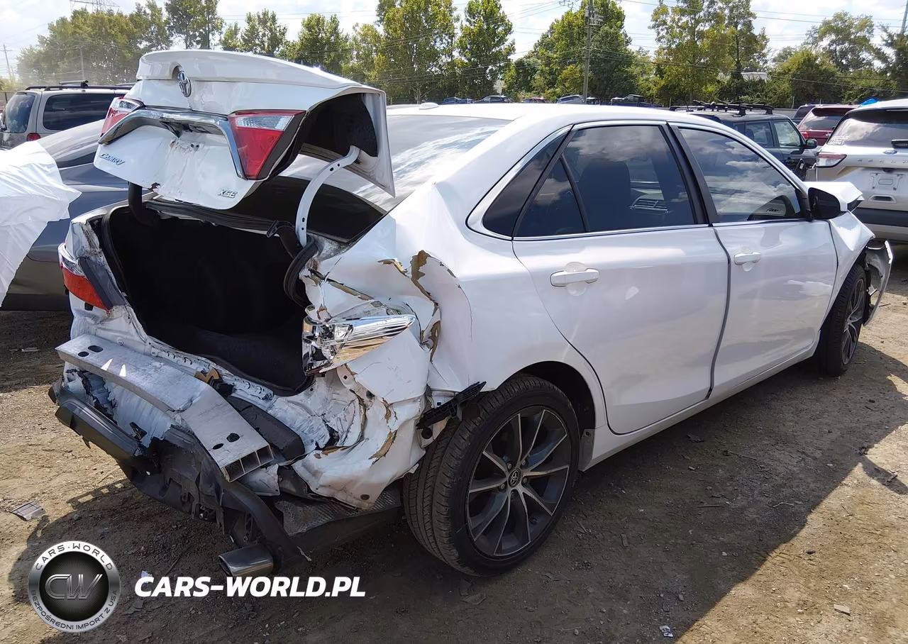2015 Toyota Camry Xse VIN:4T1BF1FK9FU051984 - 4
