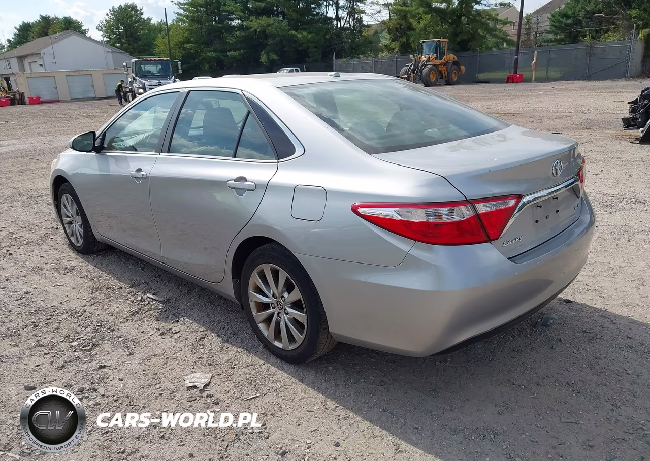 2016 Toyota Camry Xle VIN:4T1BF1FK6GU512821 - 3