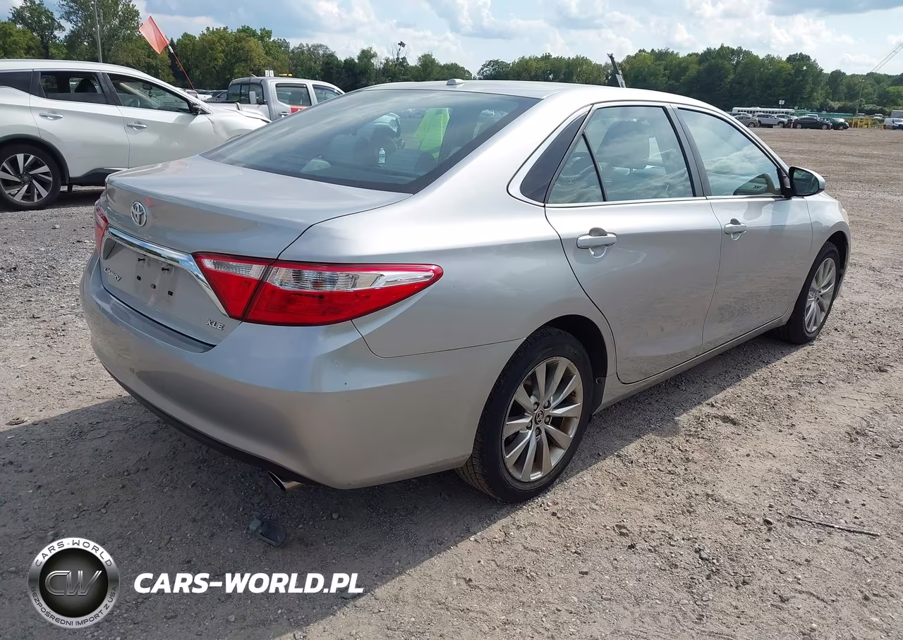 2016 Toyota Camry Xle VIN:4T1BF1FK6GU512821 - 4