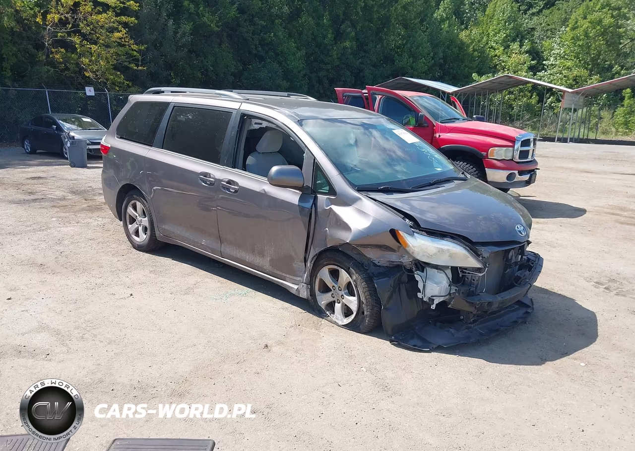 2016 Toyota Sienna Le 8 Passenger