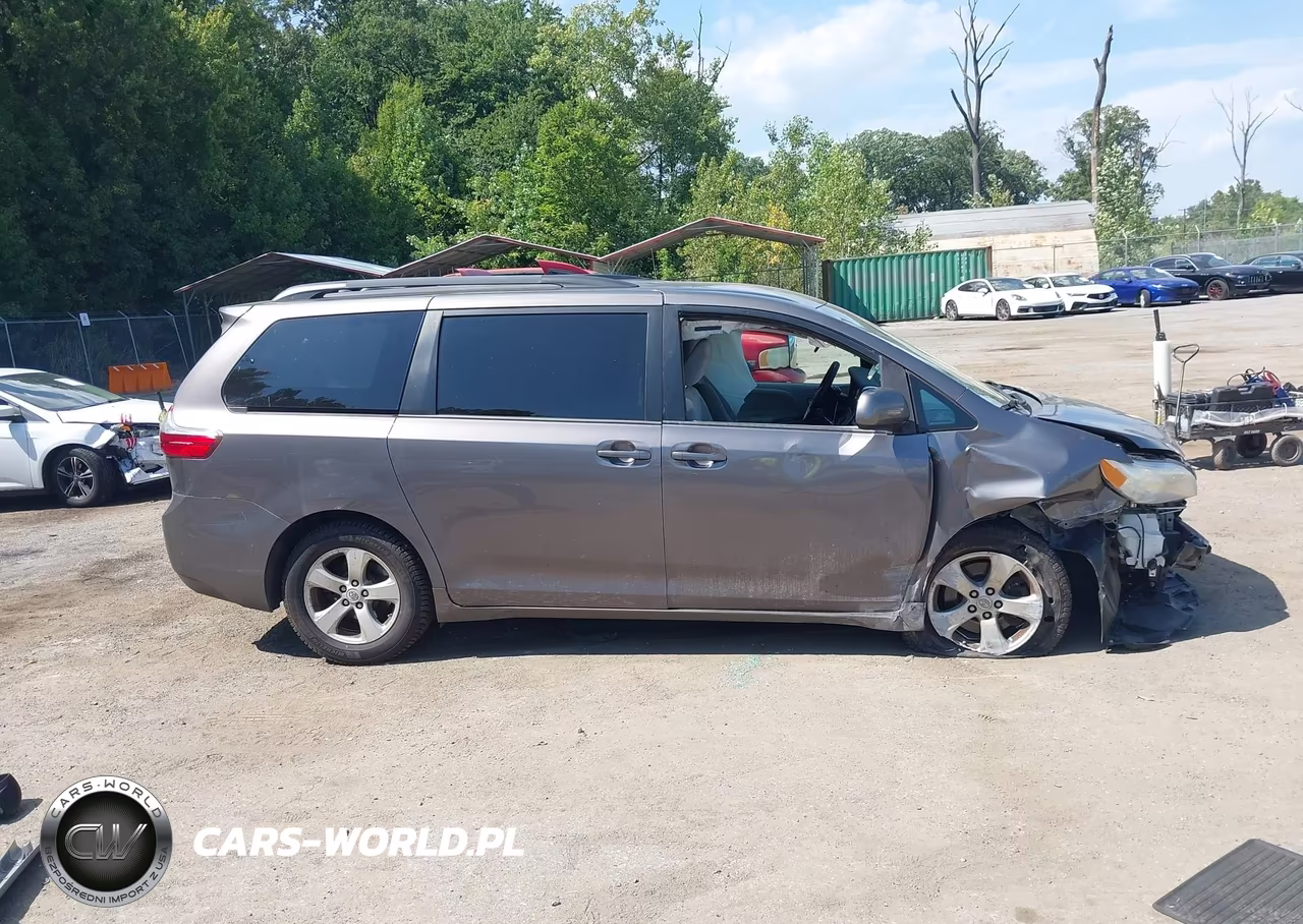 2016 Toyota Sienna Le 8 Passenger VIN:5TDKK3DC1GS730743 - 14