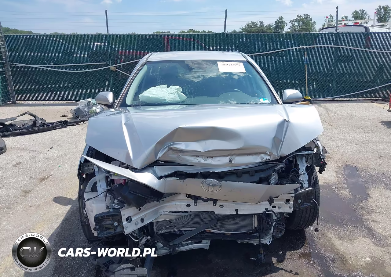 2025 Toyota Camry Le VIN:4T1DAACK9SU624694 - 13