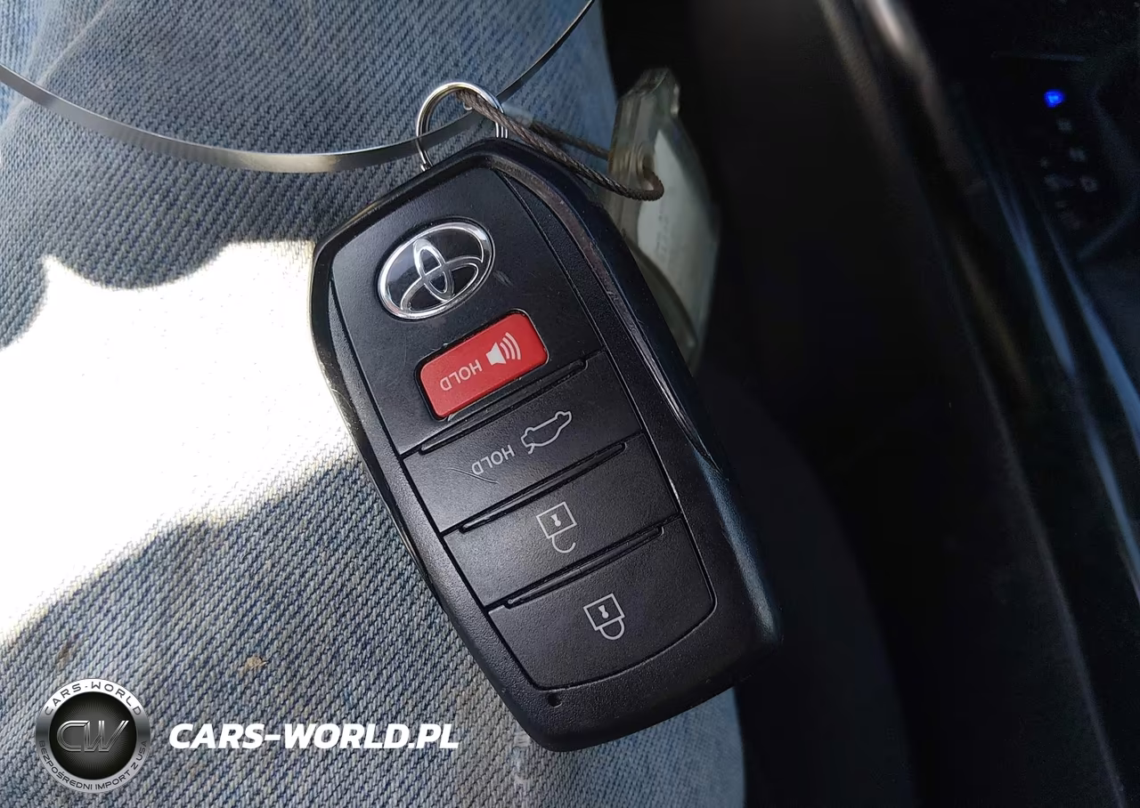 2025 Toyota Camry Le VIN:4T1DAACK2SU123131 - 11