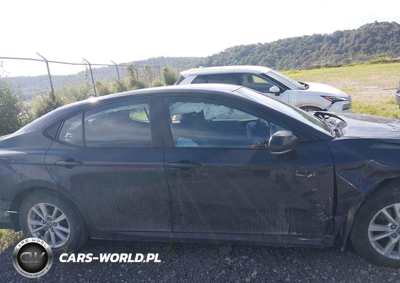 2025 Toyota Camry Le VIN:4T1DAACK2SU123131 - 14