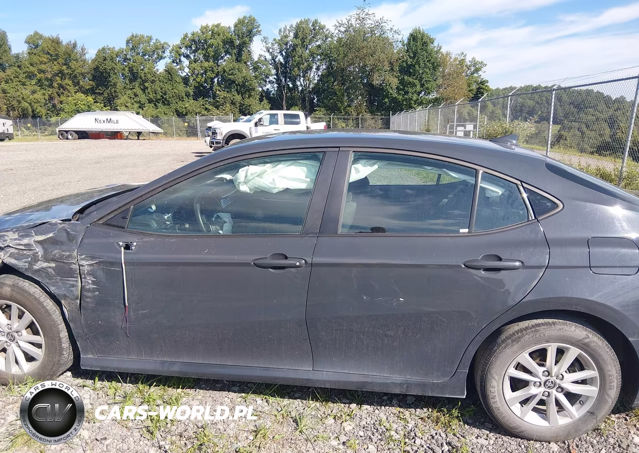 2025 Toyota Camry Le VIN:4T1DAACK2SU123131 - 15