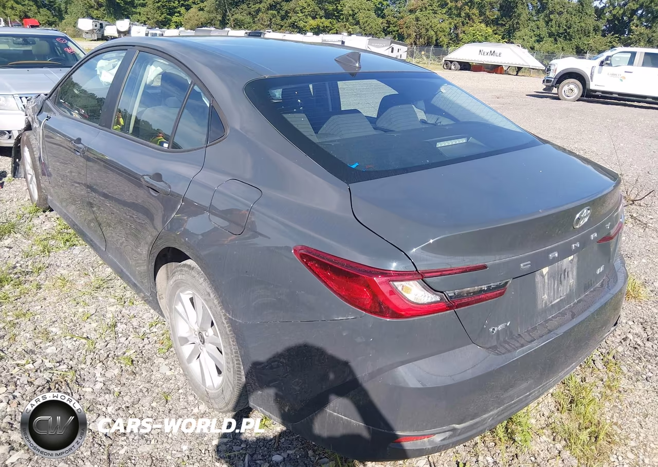 2025 Toyota Camry Le VIN:4T1DAACK2SU123131 - 3