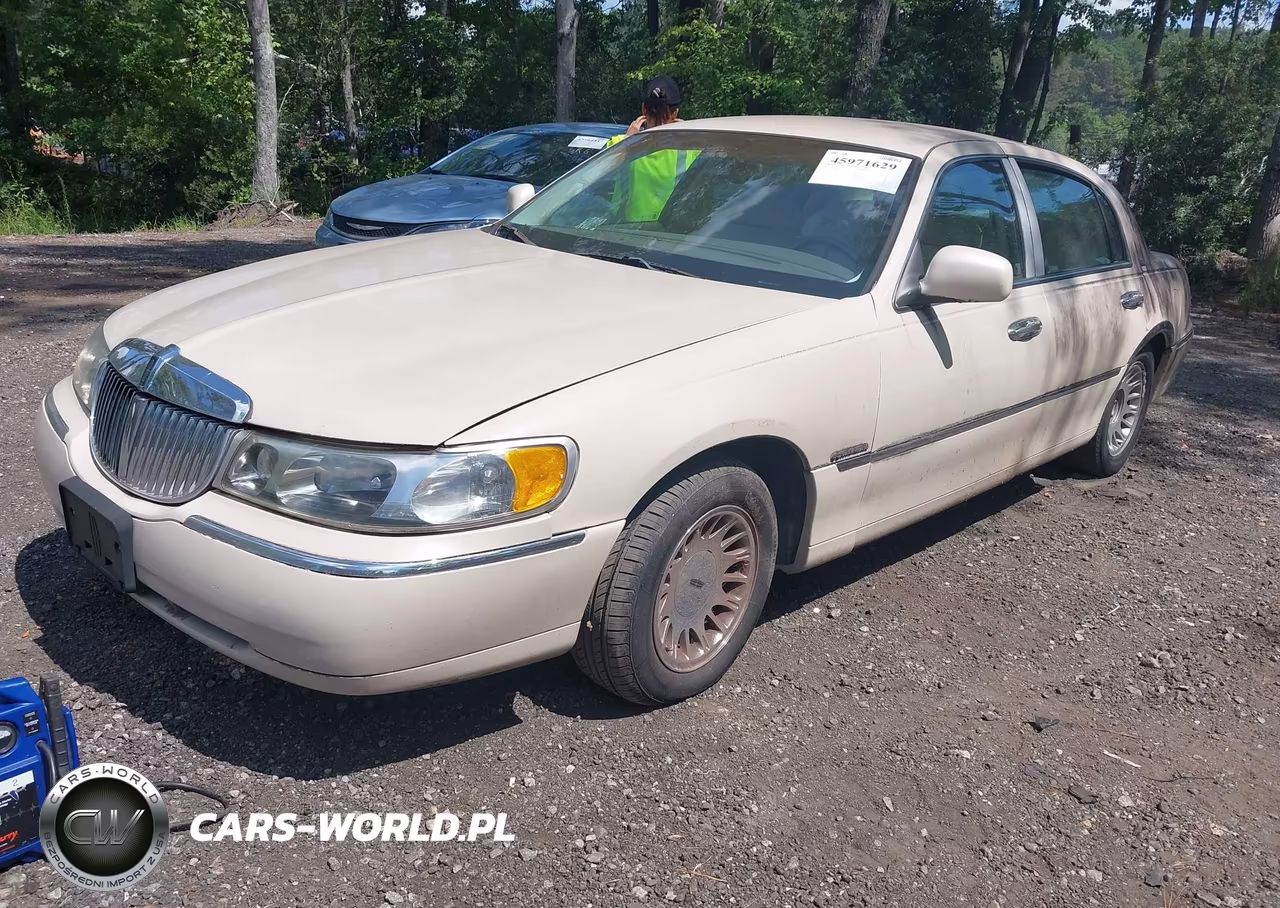 1998 Lincoln Town Car Cartier VIN:1LNFM83W5WY681906 - 2