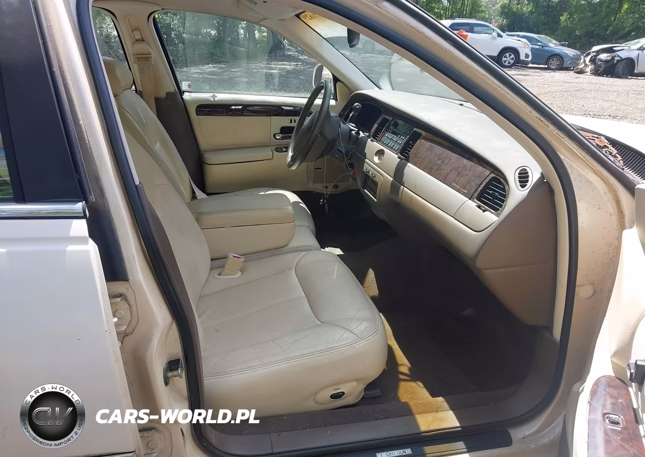 1998 Lincoln Town Car Cartier VIN:1LNFM83W5WY681906 - 5