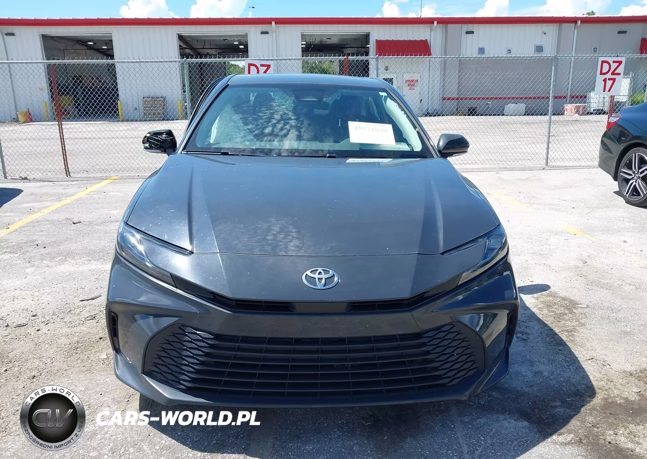 2025 Toyota Camry Le VIN:4T1DAACK1SU589701 - 12