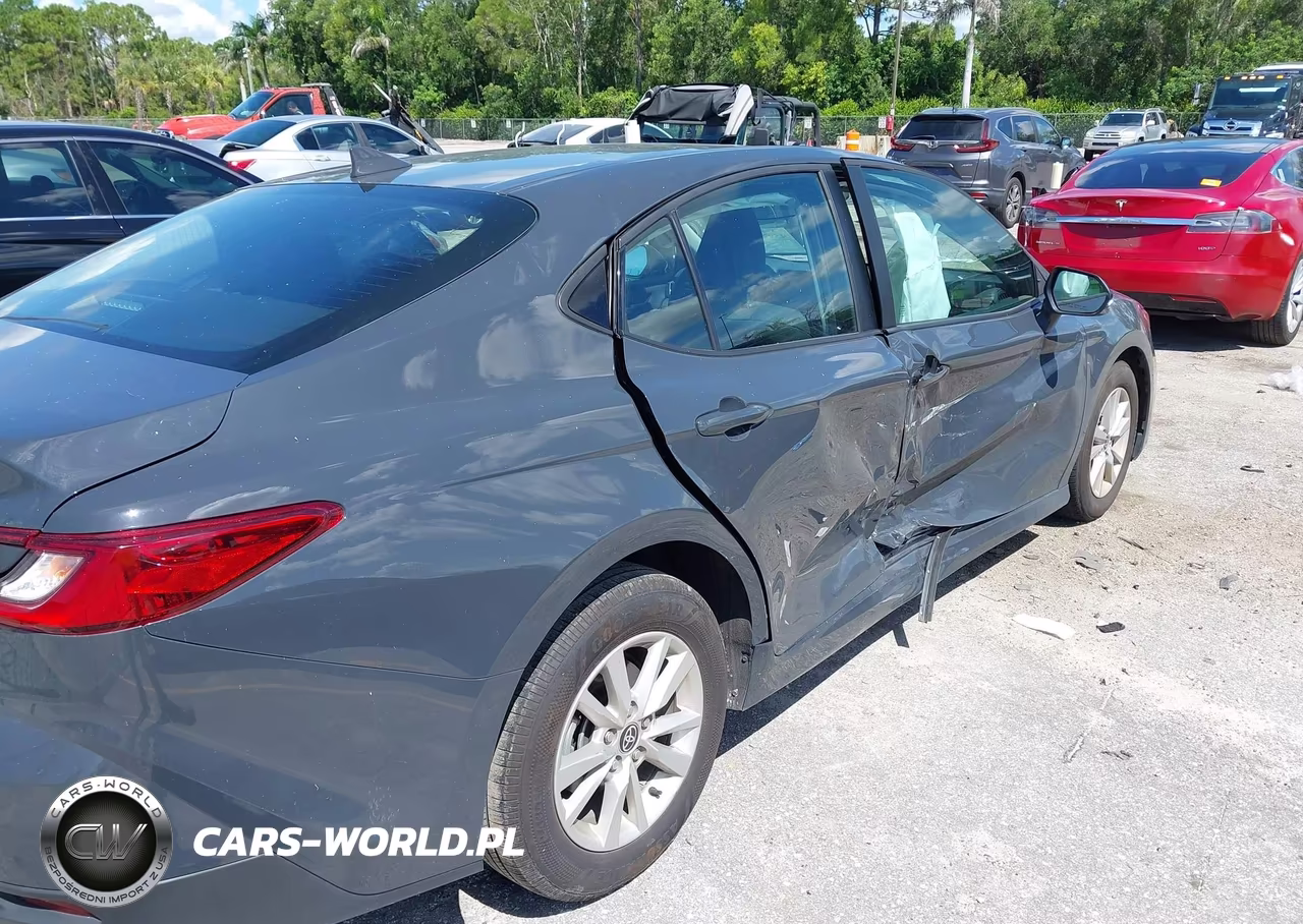 2025 Toyota Camry Le VIN:4T1DAACK1SU589701 - 6